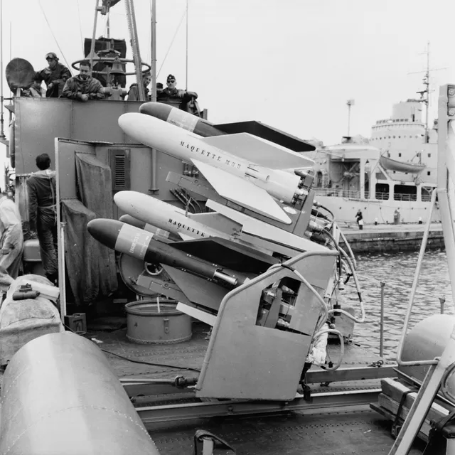 SS.11 anti-tank missile, Wire-guided anti-tank missile, Munitions - view 3