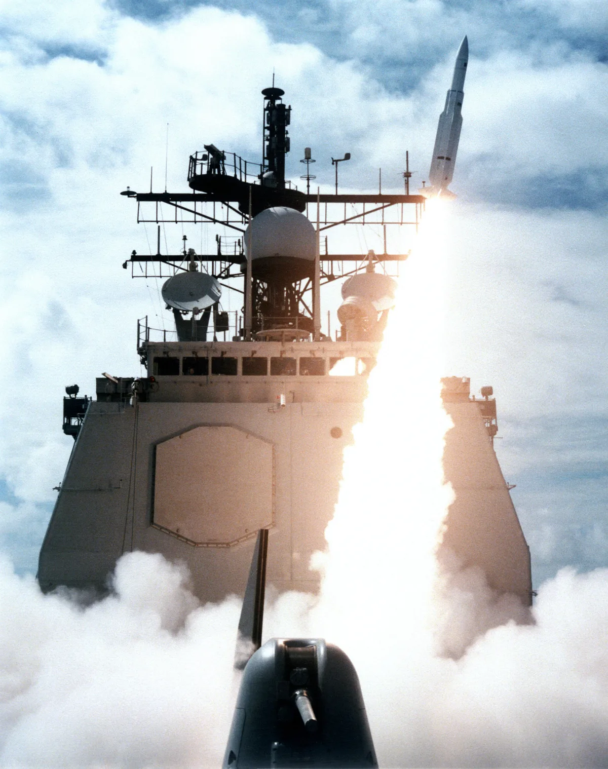 Standard Missile-2 (SM-2), Shipboard surface-to-air missile family, Munitions