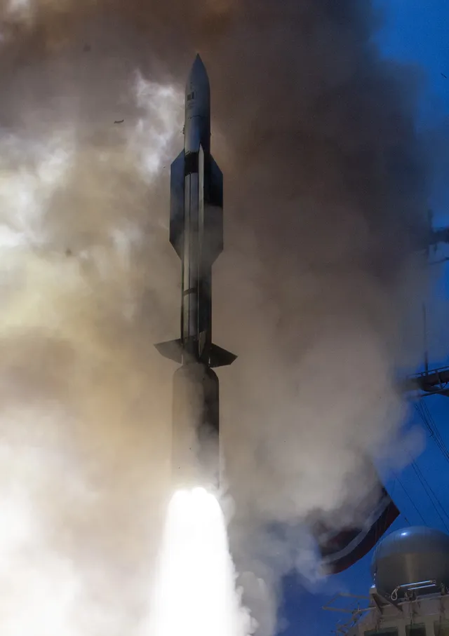 Standard Missile-6 (SM-6), Ship-launched multi-mission interceptor missile, Air Defense - view 1