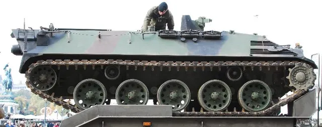 Steyr 4K 7FA armored personnel carrier, Tracked armored personnel carrier, Armored Vehicles - view 1