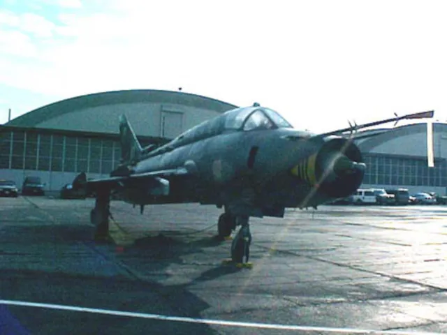 Su-17, Variable-sweep wing fighter-bomber / ground-attack aircraft, Aircraft & UAVs - view 2
