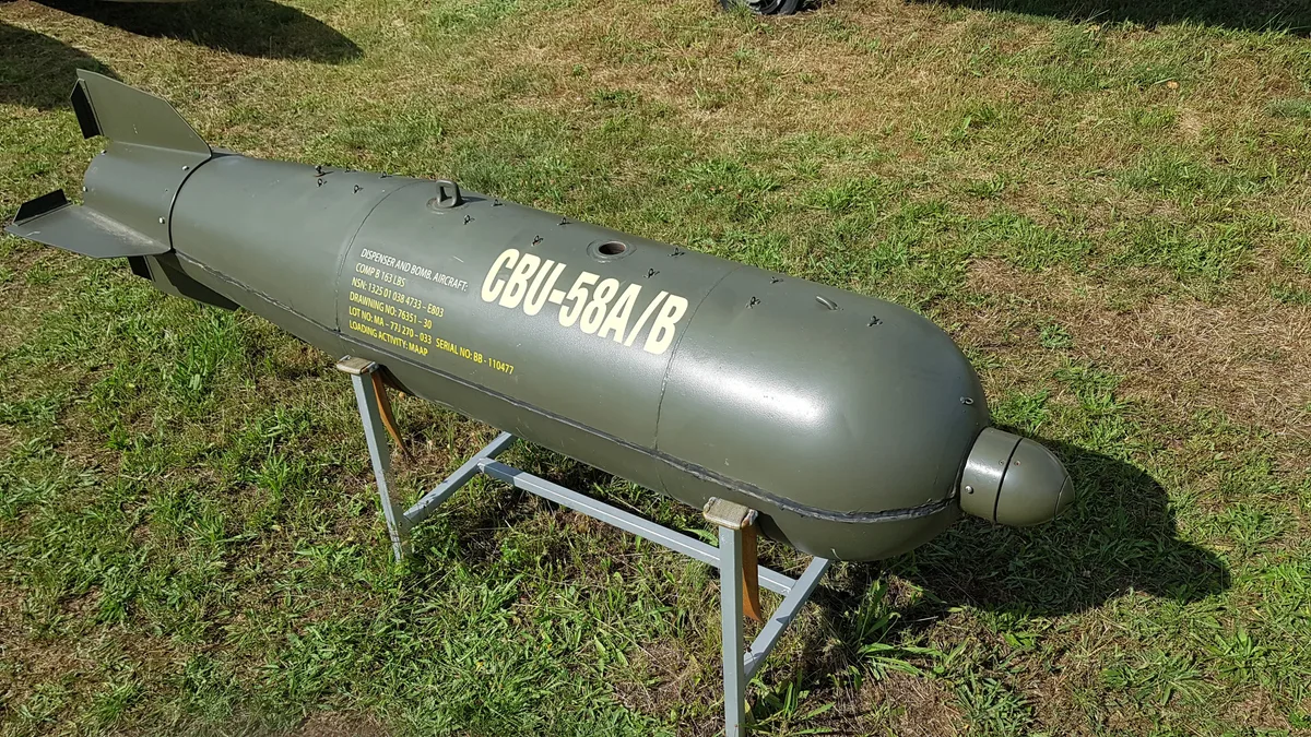 SUU-30H/B dispenser, Air-delivered submunition dispenser, Munitions