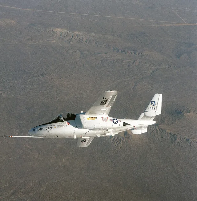 T-46A Eaglet, Light jet trainer aircraft, Aircraft & UAVs - view 2