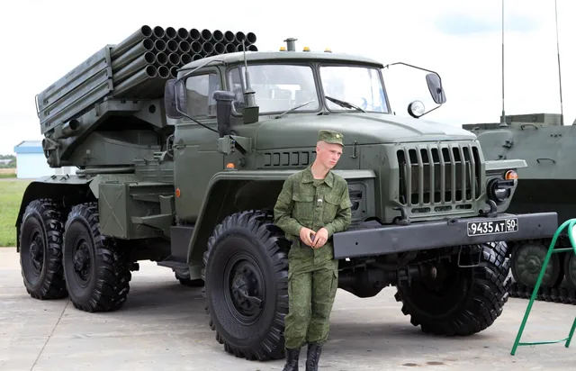 Tornado-G, 122 mm multiple launch rocket system, Artillery - view 3
