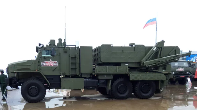TOS-2 Tosochka, Wheeled 220 mm thermobaric multiple rocket launcher, Artillery - view 1