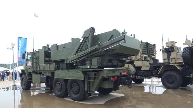 TOS-2 Tosochka, Wheeled 220 mm thermobaric multiple rocket launcher, Artillery - view 2