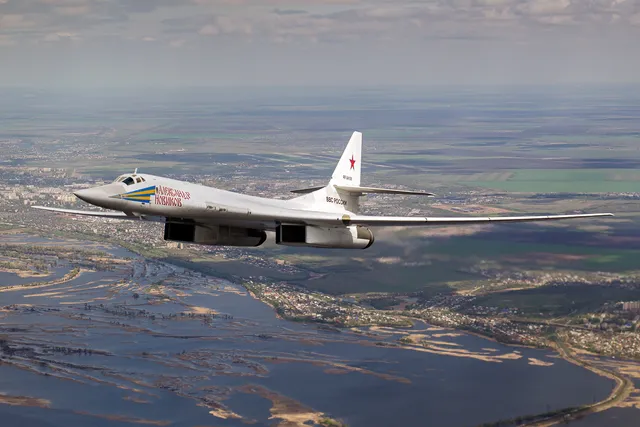Tu-160, Strategic supersonic bomber and cruise-missile carrier, Aircraft & UAVs - view 1