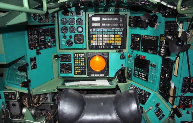 Tu-95, Strategic turboprop bomber and cruise-missile carrier, Aircraft & UAVs - view 2