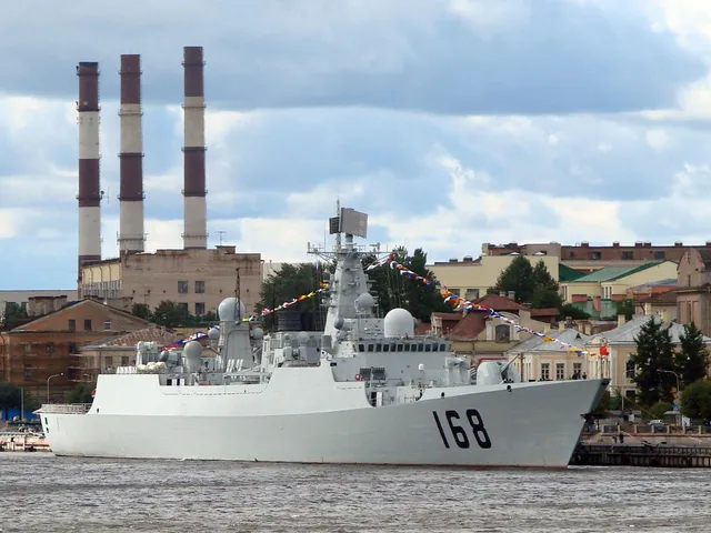 Type 052B / Luyang I-class destroyer, Chinese People's Liberation Army Navy guided-missile destroyer class, Naval Systems - view 2