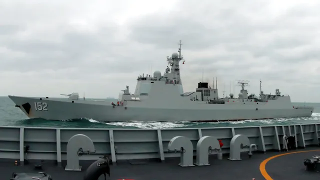 Type 052C / Luyang II-class destroyer, Chinese People's Liberation Army Navy air-defense destroyer class, Naval Systems - view 3