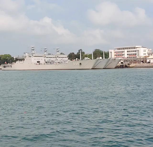 Type 072 / 072A / 072B / 072II / 072III landing ship, Tank landing ship family, Naval Systems - view 1