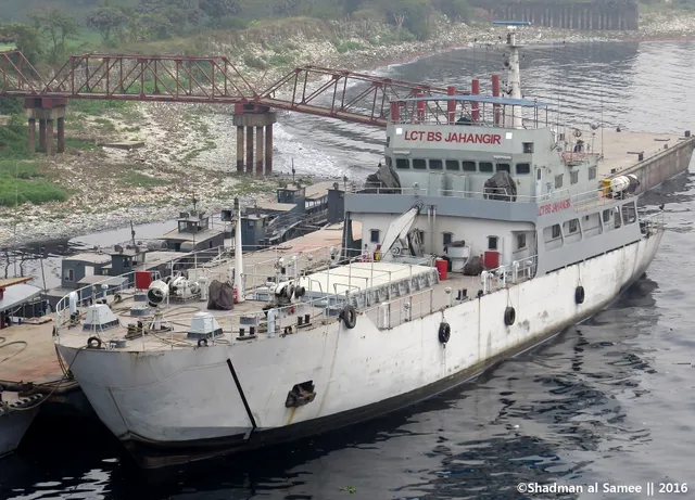 Type 074 / Type 074A landing ship, Medium landing ship / utility landing craft family, Naval Systems - view 1