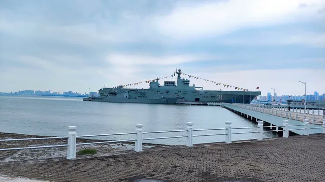 Type 075 / Yushen-class landing helicopter dock, Chinese People's Liberation Army Navy amphibious assault ship or landing helicopter dock class, Naval Systems - view 1