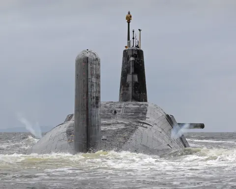 Vanguard-class submarine, Nuclear-powered ballistic missile submarine, Naval Systems