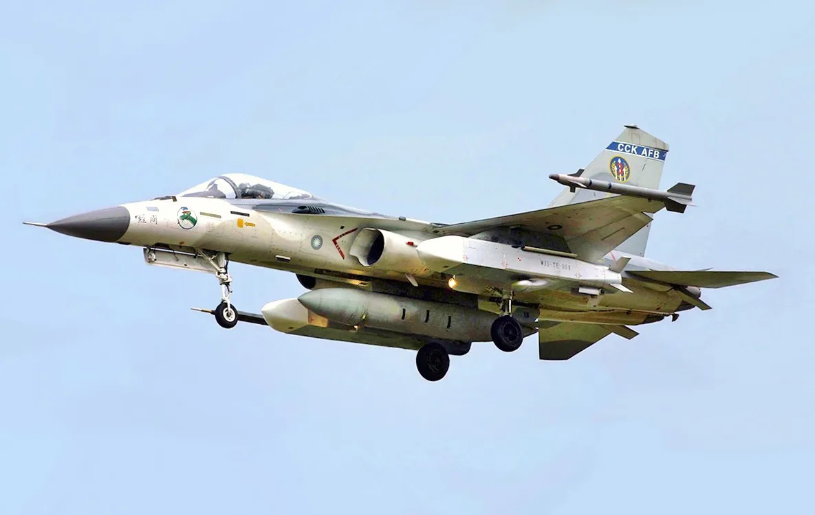Wan Chien air-launched cruise missile, Air-launched subsonic cruise missile, Munitions