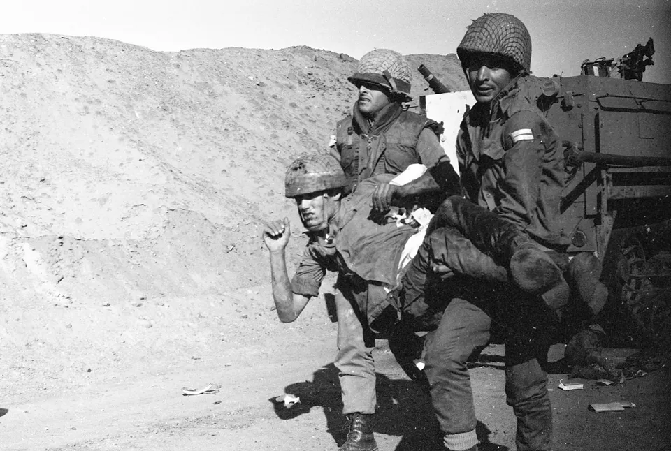 Israeli soldiers near the Suez Canal after Egyptian shelling in 1969