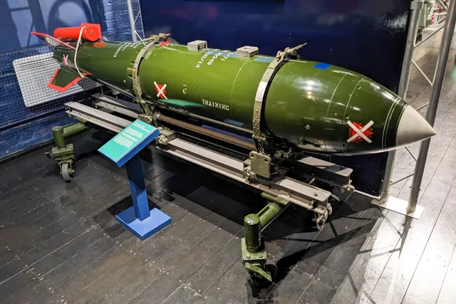 WE.177, Air-dropped free-fall nuclear bomb family, Munitions - view 1