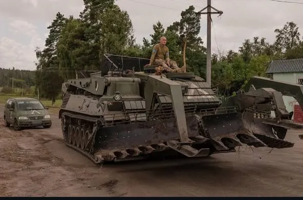 WiSENT 1, Leopard 1-based armoured recovery, engineer, and mine-clearing vehicle, Support Equipment - view 2
