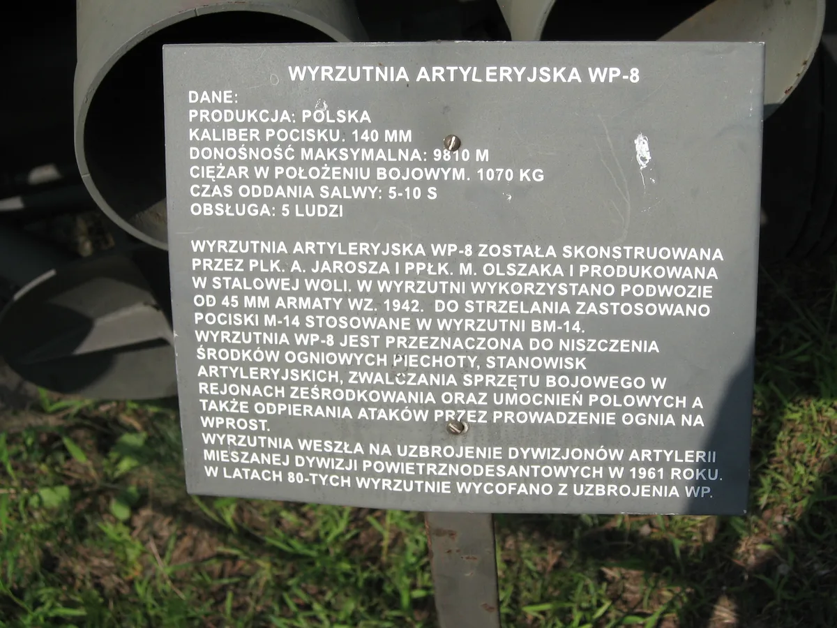 WP-8z, 140 mm eight-tube towed multiple rocket launcher, Artillery