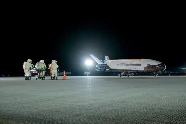 X-37B Orbital Test Vehicle, Reusable unmanned orbital test vehicle, Support Equipment - view 1