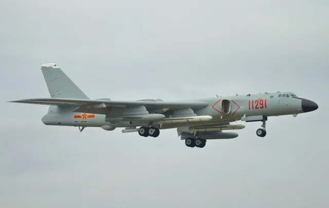 Xi'an H-6, Strategic bomber, Aircraft & UAVs - view 2