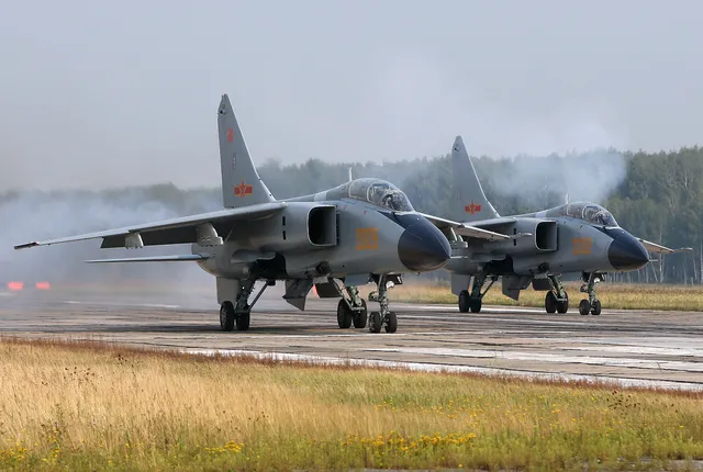 Xi'an JH-7, Twin-engine fighter-bomber, Aircraft & UAVs - view 2