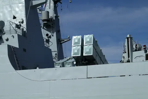 YJ-83 anti-ship cruise missile, Subsonic anti-ship cruise missile, Munitions