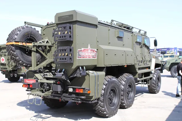Z-STS Akhmat, 6x6 protected special transport vehicle, Armored Vehicles - view 3