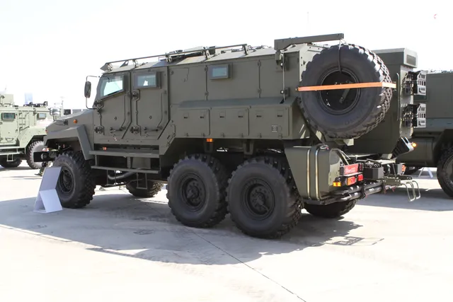 Z-STS Akhmat, 6x6 protected special transport vehicle, Armored Vehicles - view 2