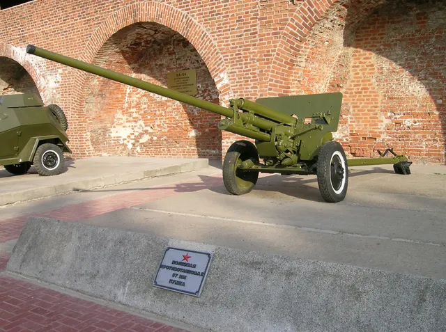 ZiS-2 57 mm anti-tank gun, Towed 57 mm anti-tank gun, Artillery - view 1