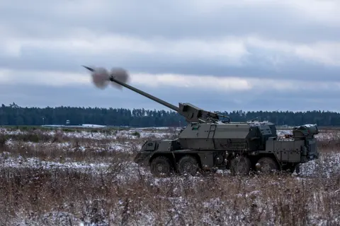 Zuzana 2, 155 mm wheeled self-propelled howitzer, Artillery